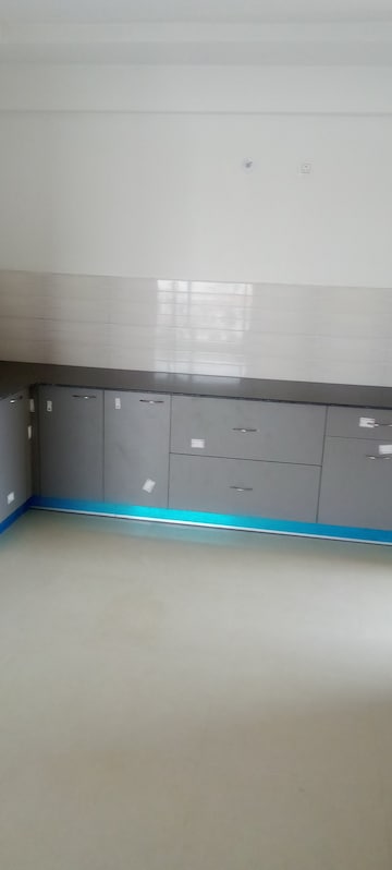 Furnished Amenities in 3 BHK Apartment at Parker Residency, Sector 61 – for Rent