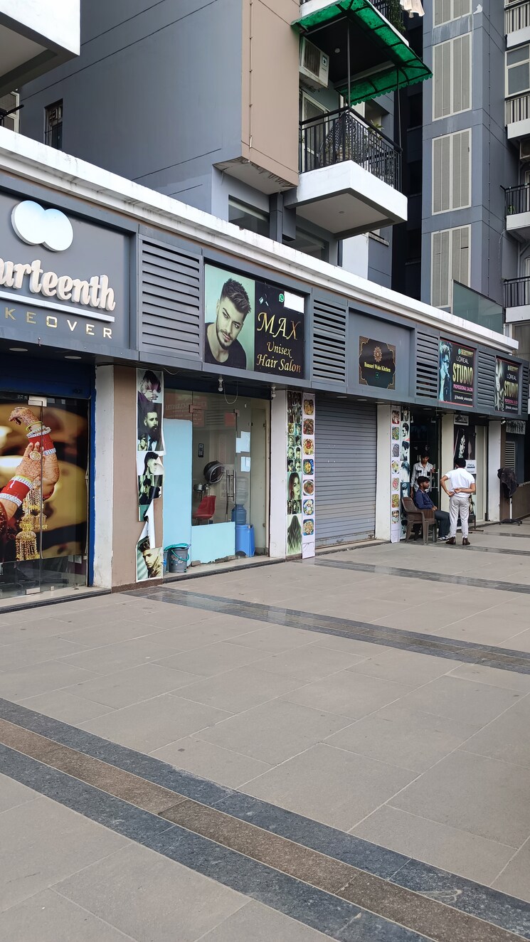  Parking, saviour-park Commercial Shop 290 Sq.Ft. In Mohan Nagar Ghaziabad 9270099