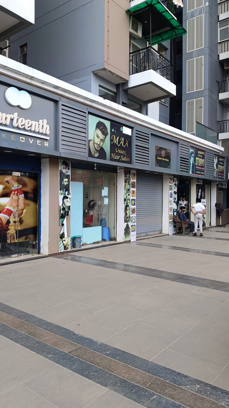  Parking, saviour-park Commercial Shop 290 Sq.Ft. In Mohan Nagar Ghaziabad 9270099