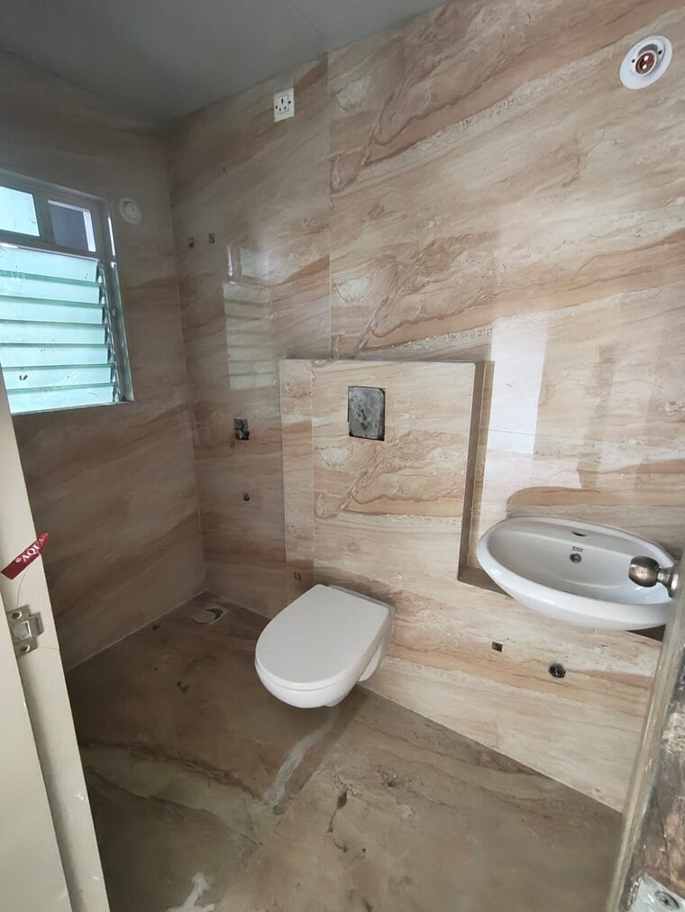 Bathroom, hiranandani-estate-canosa 2 Bedroom 800 Sq.Ft. Apartment In Ghodbunder Road Thane 9270133