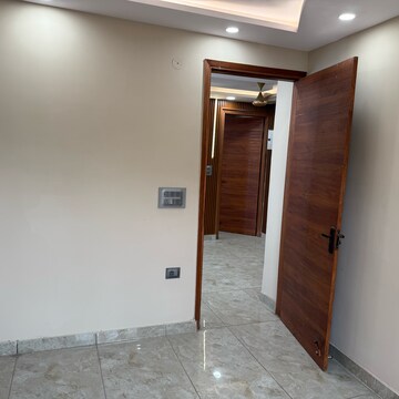 Room in 3 BHK Builder Floor at Dashrath Puri – for Sale