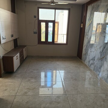 Room in 3 BHK Builder Floor at Dashrath Puri – for Sale