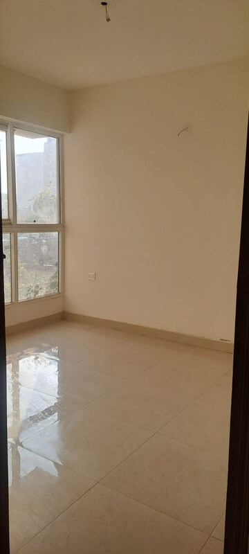 Room in 2 BHK Apartment at Signature Global Proxima, Sector 89 – for Rent