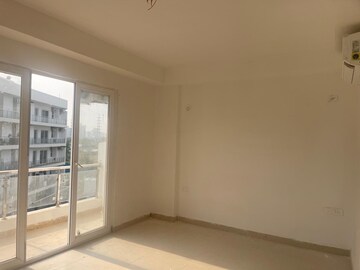 Room in 5 BHK Builder Floor at SS Linden, Sector 84 – for Rent