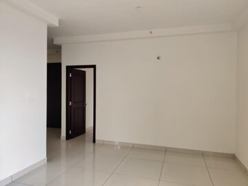 Room in 3 BHK Apartment at Prestige Lakeside Habitat, Varthur – for Rent