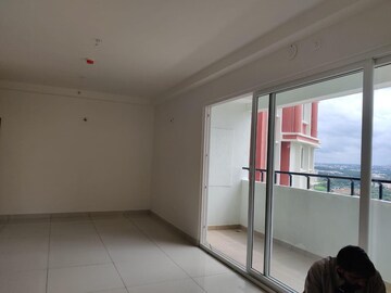 Room in 3 BHK Apartment at Prestige Lakeside Habitat, Varthur – for Rent