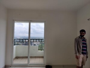 Room in 3 BHK Apartment at Prestige Lakeside Habitat, Varthur – for Rent