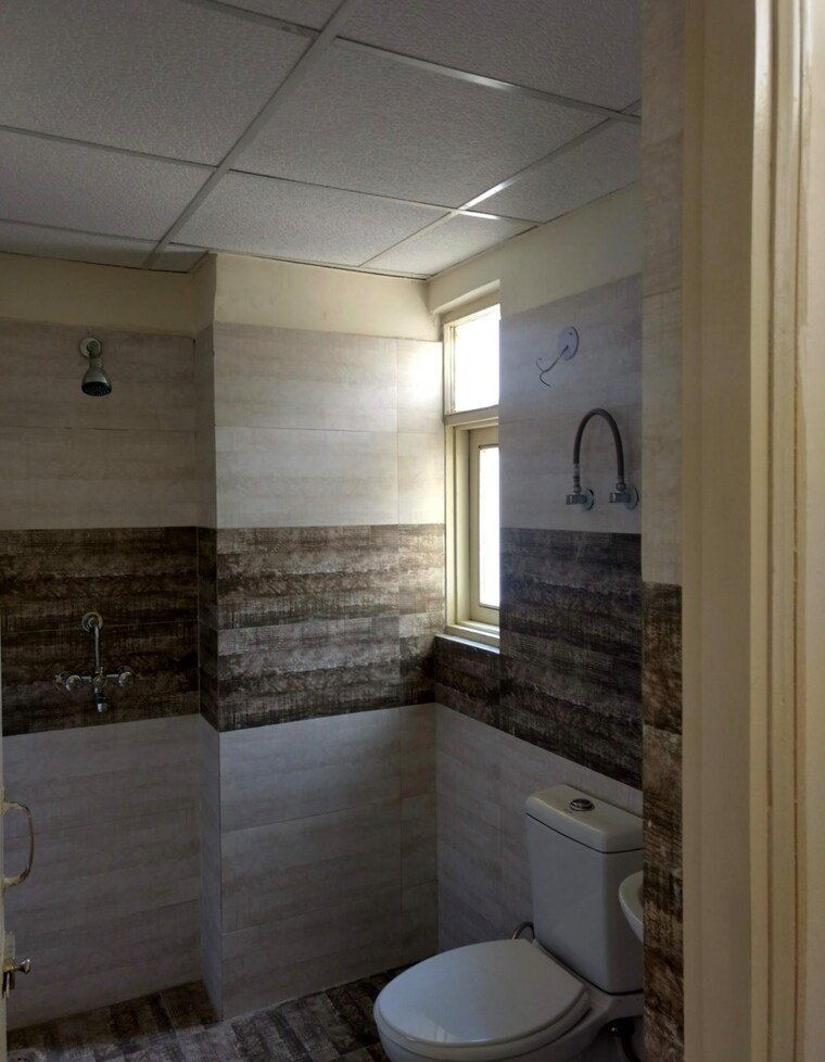 Bathroom, svp-gulmohur-garden-phase-2 3 Bedroom 1185 Sq.Ft. Apartment In Raj Nagar Extension Ghaziabad 9270184