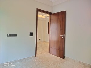 Room in 3 BHK Builder Floor at Kailash Hills – for Sale