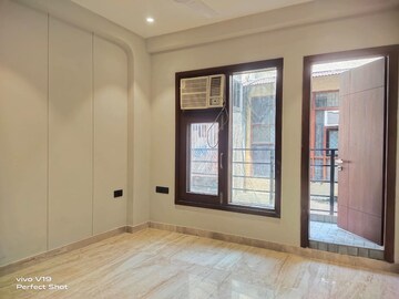 Room in 3 BHK Builder Floor at Kailash Hills – for Sale