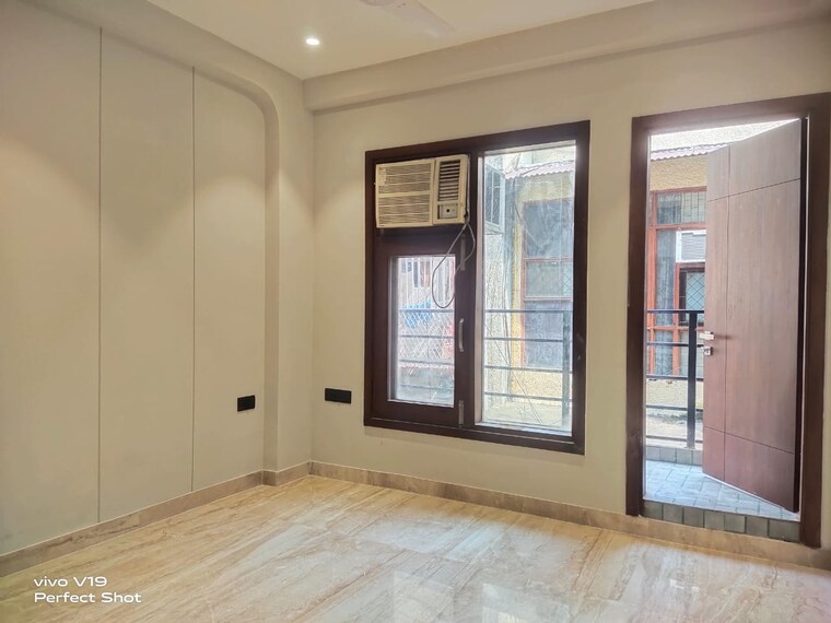 Room, kailash hills 3 Bedroom 1500 Sq.Ft. Builder Floor In Kailash Hills Delhi 9270274