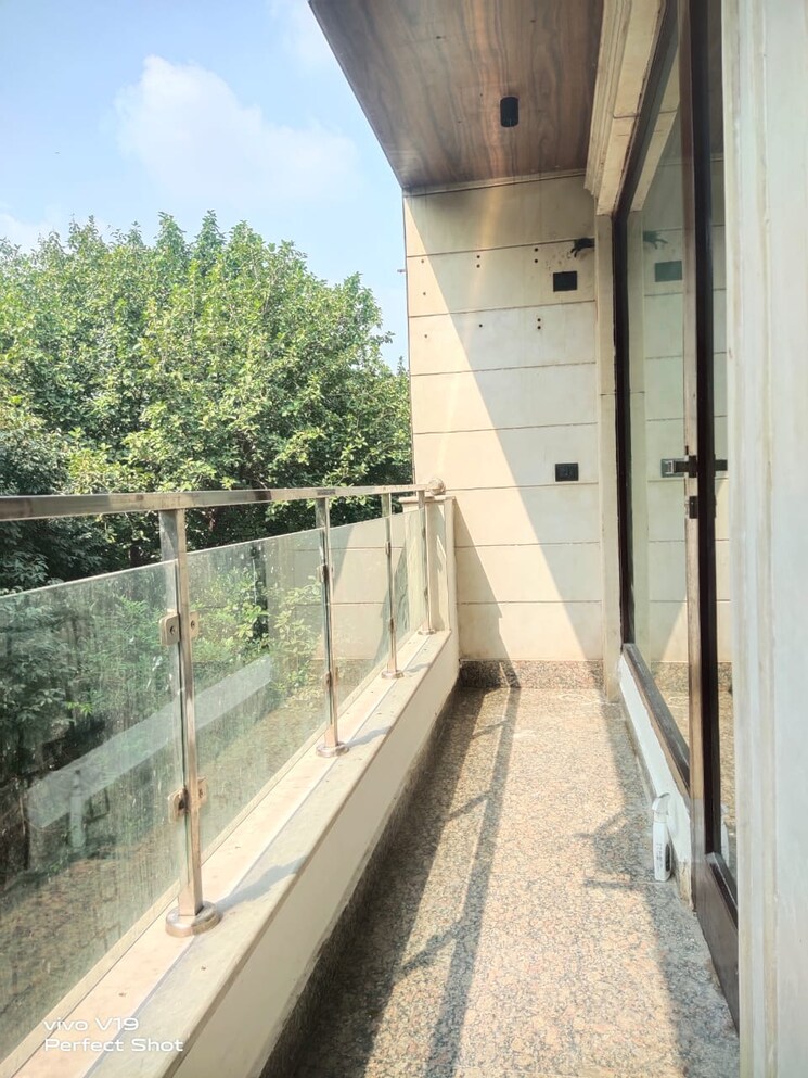 Balcony, kailash hills 3 Bedroom 1500 Sq.Ft. Builder Floor In Kailash Hills Delhi 9270274