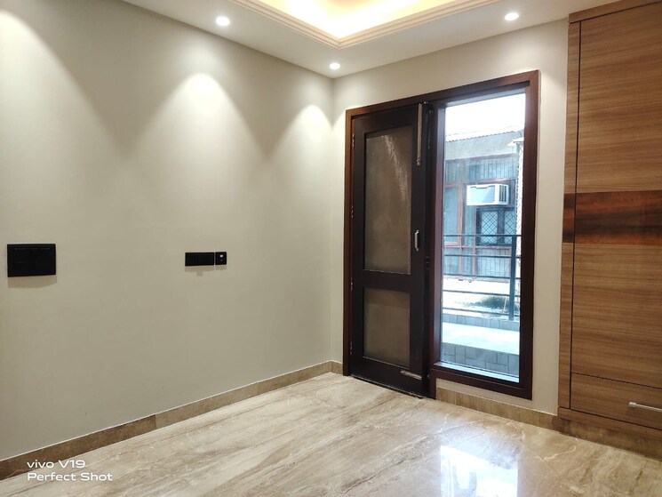 Room, kailash hills 3 Bedroom 1500 Sq.Ft. Builder Floor In Kailash Hills Delhi 9270274