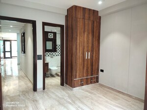 Room in 3 BHK Builder Floor at Kailash Hills – for Sale