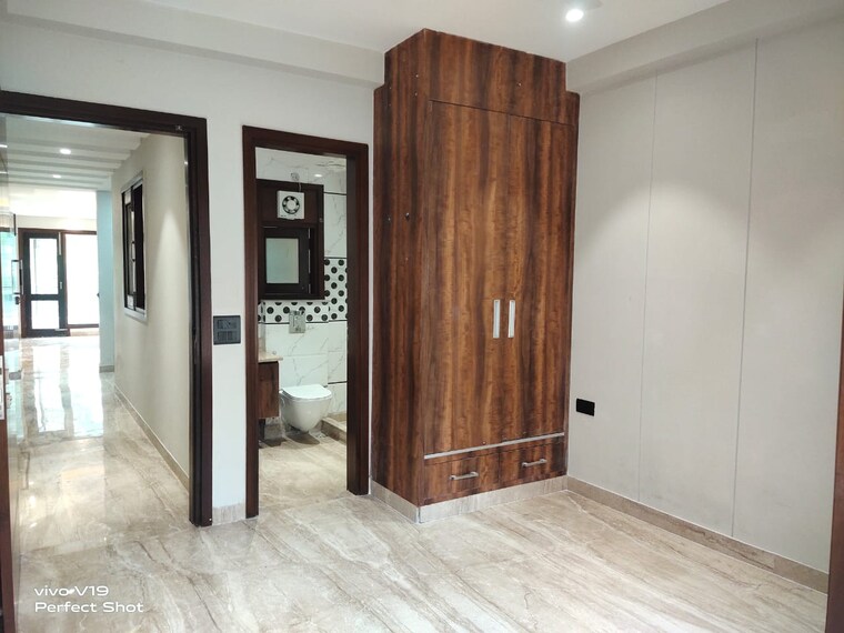 Room, kailash hills 3 Bedroom 1500 Sq.Ft. Builder Floor In Kailash Hills Delhi 9270274