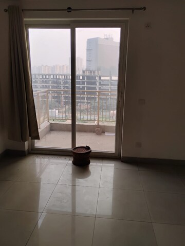 Room in 3 BHK Apartment at Emaar Palm Gardens, Sector 83 – for Rent