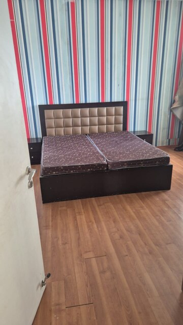 Bedroom in 2 BHK Apartment at Parsvnath Green Ville, Sector 48 – for Rent