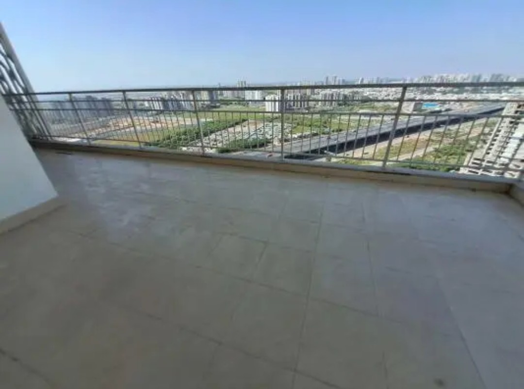 2 BHK + Servant Room Apartment For Sale in Puri Emerald Bay