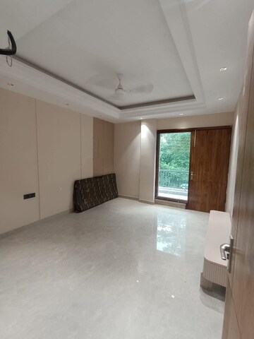Room in 4 BHK Builder Floor at Green Fields Colony – for Sale
