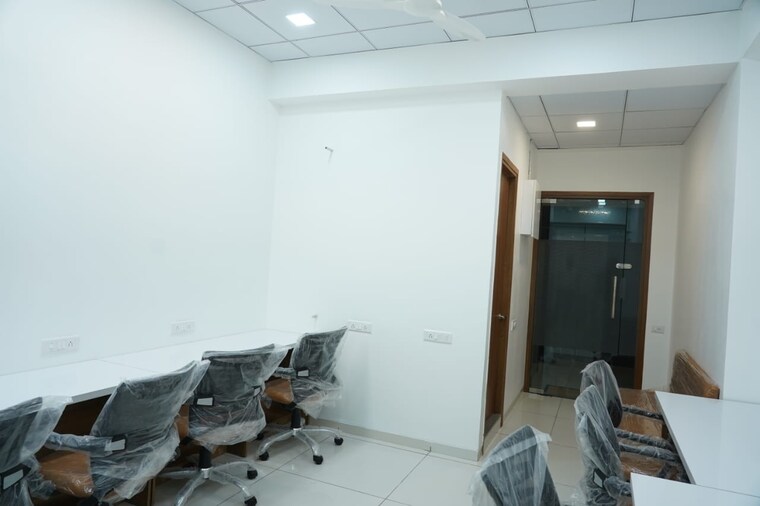 Team Area, gota Commercial Office Space 610 Sq.Ft. In Gota Ahmedabad 9270423