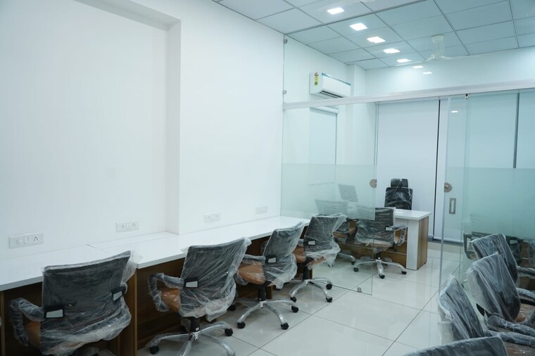 Team Area, gota Commercial Office Space 610 Sq.Ft. In Gota Ahmedabad 9270423