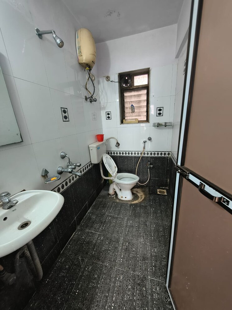 Bathroom, concrete-sai-swar 2 Bedroom 1000 Sq.Ft. Apartment In Kharghar Navi Mumbai 9270446