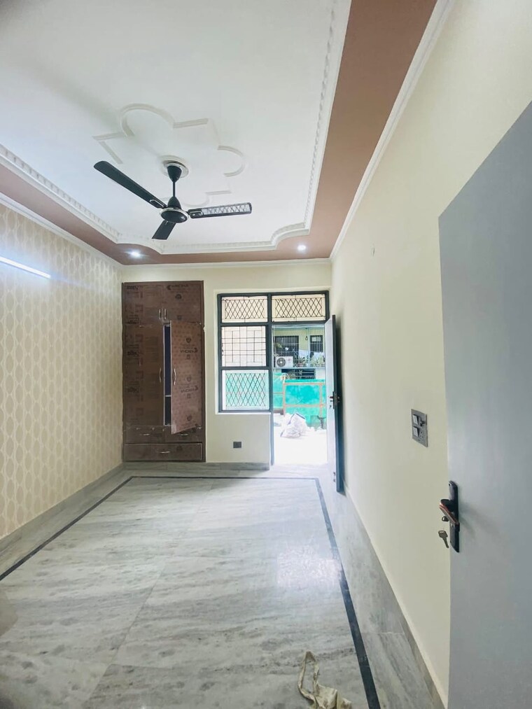 Room, green fields colony 3 Bedroom 1800 Sq.Ft. Builder Floor In Green Fields Colony Faridabad 9270468