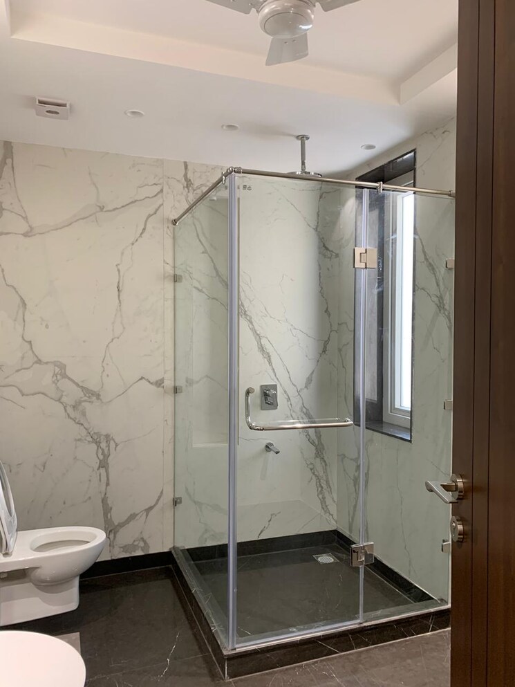 Bathroom, greater kailash ii 4 Bedroom 300 Sq.Yd. Builder Floor In Greater Kailash ii Delhi 9270479