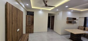 Room in 2 BHK Apartment at Hiranandani Gardens Glen Gate, Powai – for Rent