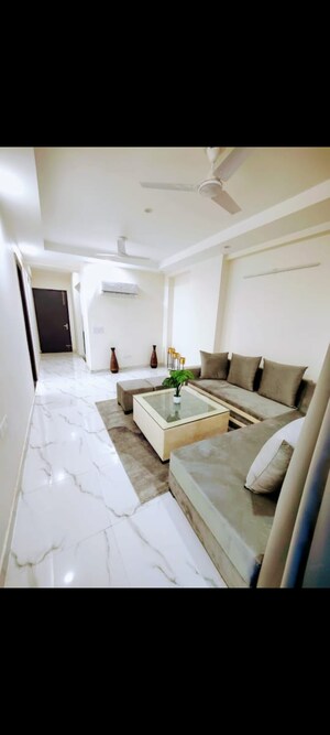 Team Area in 1 BHK Builder Floor at Hong Kong Bazaar, Sector 57 – for Rent