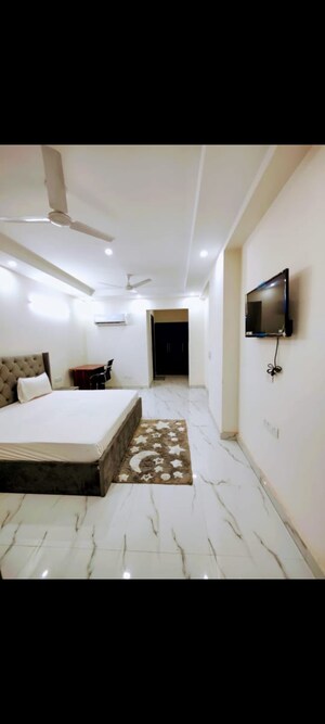 Team Area in 1 BHK Builder Floor at Hong Kong Bazaar, Sector 57 – for Rent