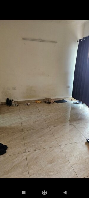 Room in 3 BHK Apartment at Gaur City 2 - 14th Avenue, Sector 16c Greater Noida – for Rent