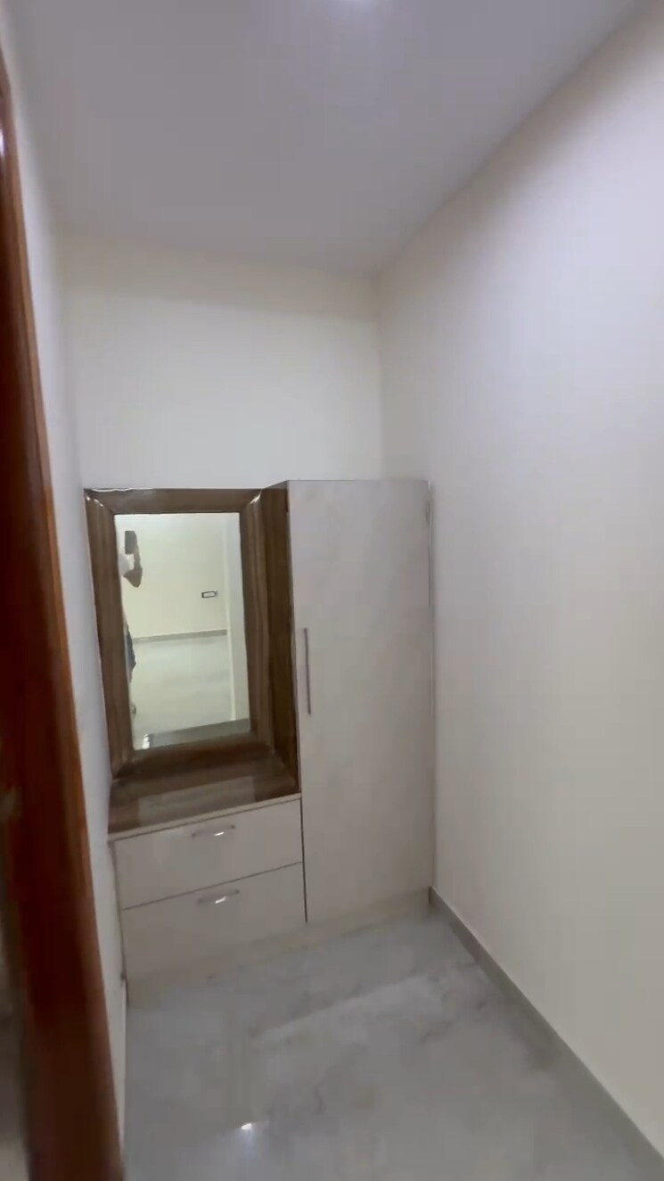 Room, chd-vann 3 Bedroom 219 Sq.Yd. Builder Floor In Sector 71 Gurgaon 9270580