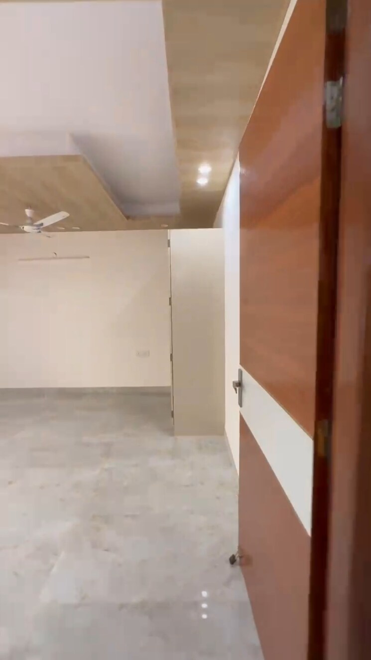 Room, chd-vann 3 Bedroom 219 Sq.Yd. Builder Floor In Sector 71 Gurgaon 9270580