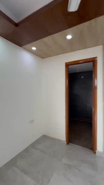 Room in 3 BHK Builder Floor at CHD Vann, Sector 71 – for Sale