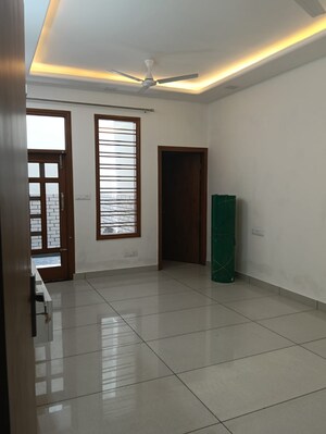 Room in 3 BHK Builder Floor at Sector 4 – for Rent