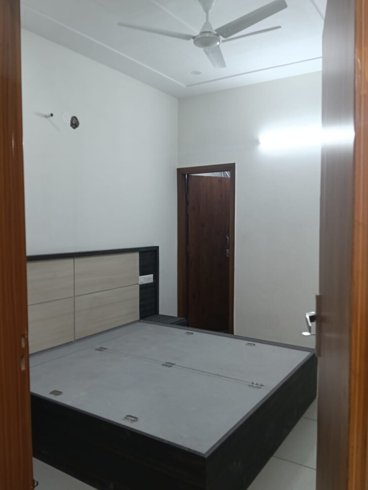 Room, sector 4 3 Bedroom 3150 Sq.Ft. Builder Floor In Sector 4 Panchkula 9270567