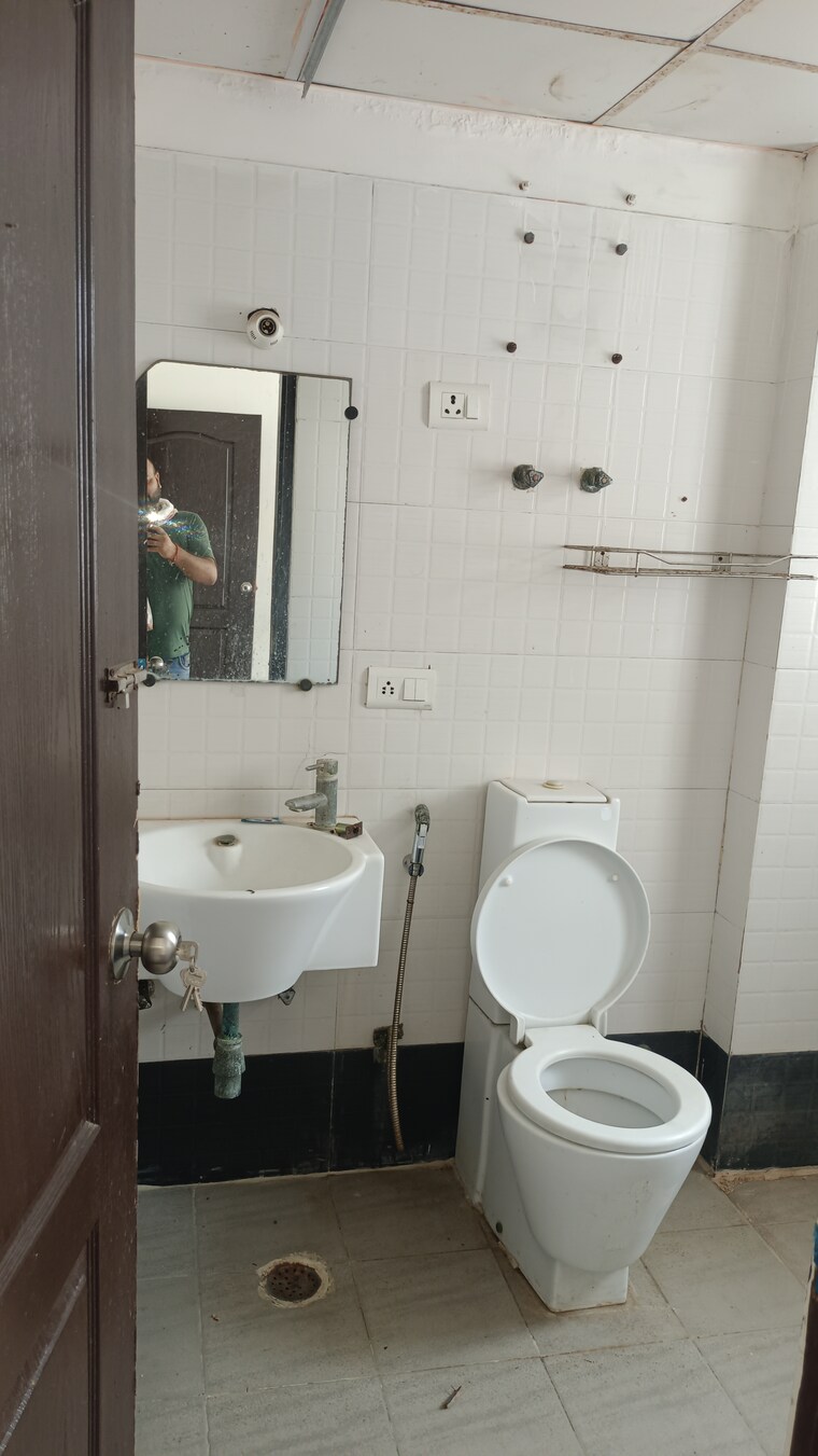 Bathroom, aditya-celebrity-homes 2 Bedroom 1110 Sq.Ft. Apartment In Sector 76 Noida 9270615