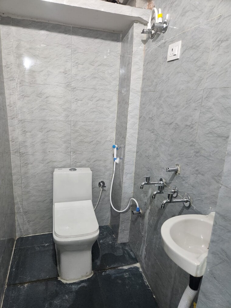 Attached Bathroom, sector 10 greater noida 1 Bedroom 310 Sq.Yd. Apartment In Sector 10 Greater Noida Greater Noida 9270698
