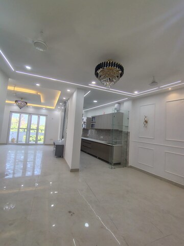 Building Lobby in 3 BHK Builder Floor at Malviya Nagar – for Sale