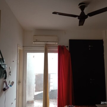 Furnished Amenities in 2 BHK Apartment at Express Zenith, Sector 77 – for Rent