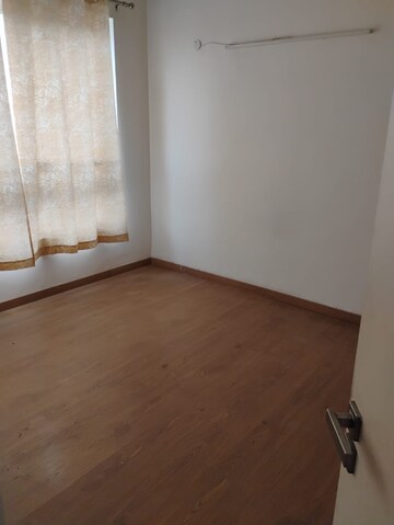 Room in 3 BHK Apartment at Emaar Palm Gardens, Sector 83 – for Rent