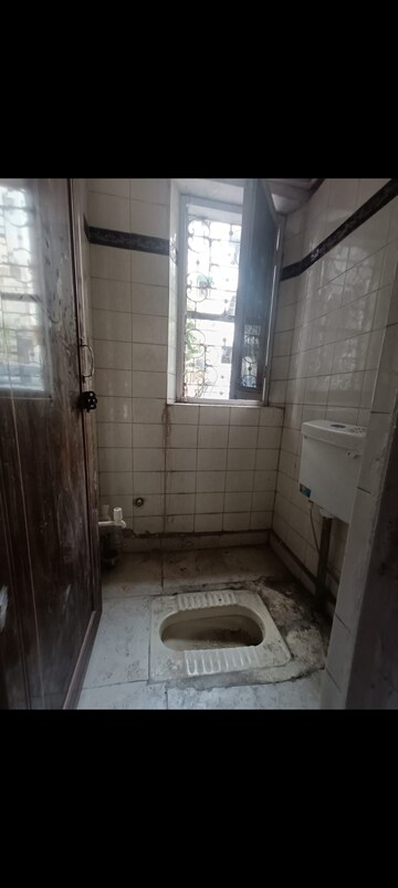 Bathroom in 3 BHK Apartment at Mayur Vihar 1 – for Rent