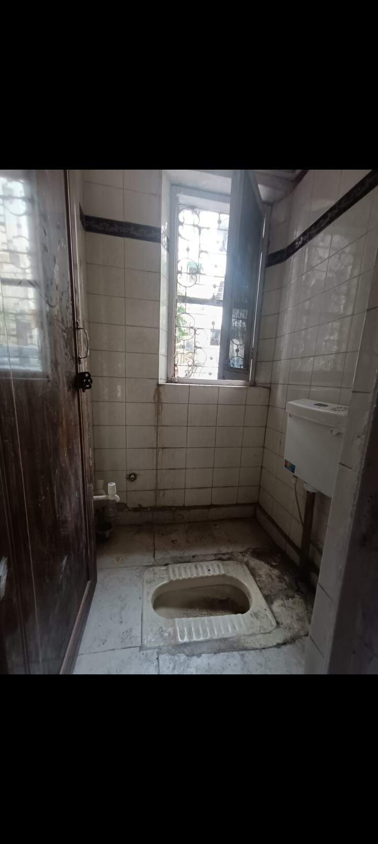 Bathroom, mayur vihar 1 3 Bedroom 1550 Sq.Ft. Apartment In Mayur Vihar 1 Delhi 9270833