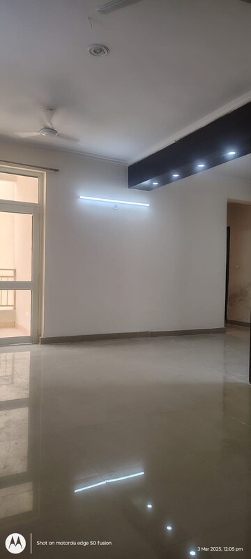 Room in 3 BHK Apartment at Supertech Ecovillage I, Sector 1 Greater Noida – for Rent