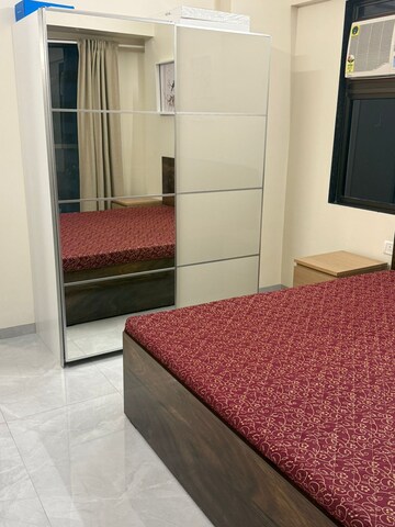 Room in 3 BHK Apartment at Dadar West – for Rent