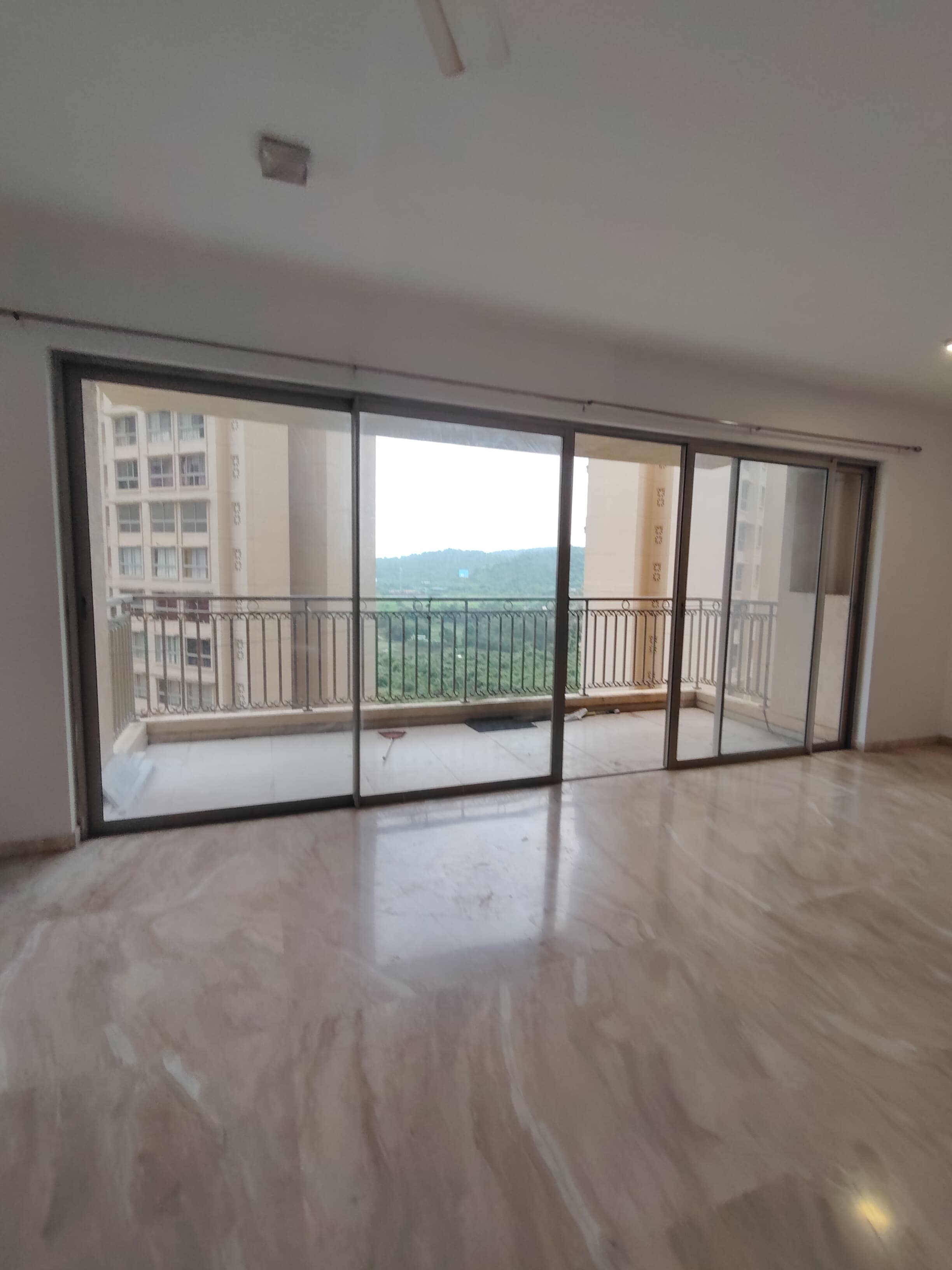 3 BHK Apartment For Rent in Hiranandani Fortune City