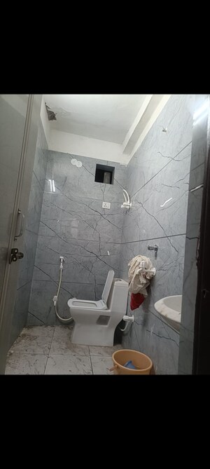 Bathroom in 1 BHK Builder Floor at Mayur Vihar Phase 1 Extension – for Rent