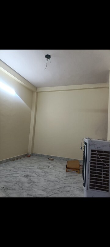 Room in 1 BHK Builder Floor at Mayur Vihar Phase 1 Extension – for Rent
