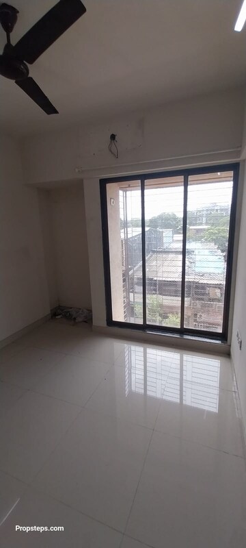 Room in 2 BHK Apartment at Goregaon Vivan, Goregaon West – for Sale